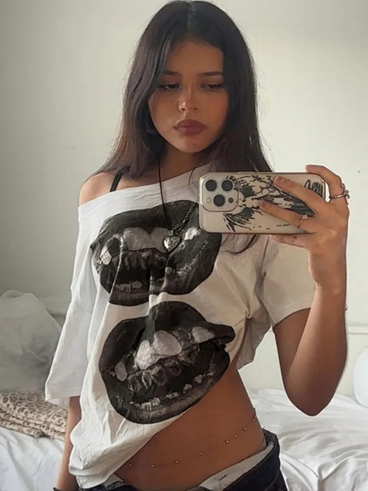 CARNIVL'™ Graphic Girlz T-shirt