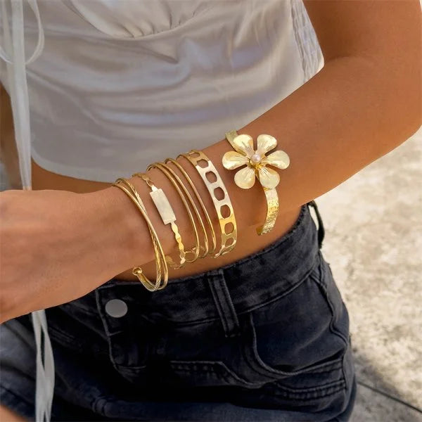 CARNIVL™ Exclusive Golden Bracelet Combos