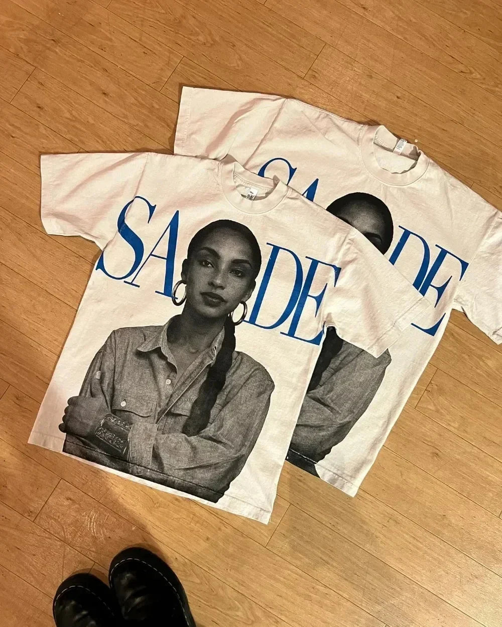 CARNIVL™ Model Shade Graphic T-shirt
